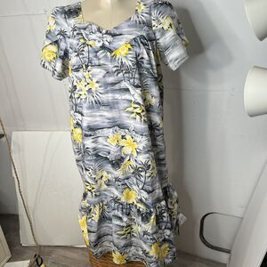 Muumuu Hawaiian Fashion dress Small Tropical Hawaiian Floral Luau Made USA